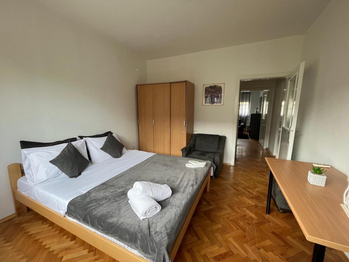 M - Square Private Rooms Skopje Exterior photo